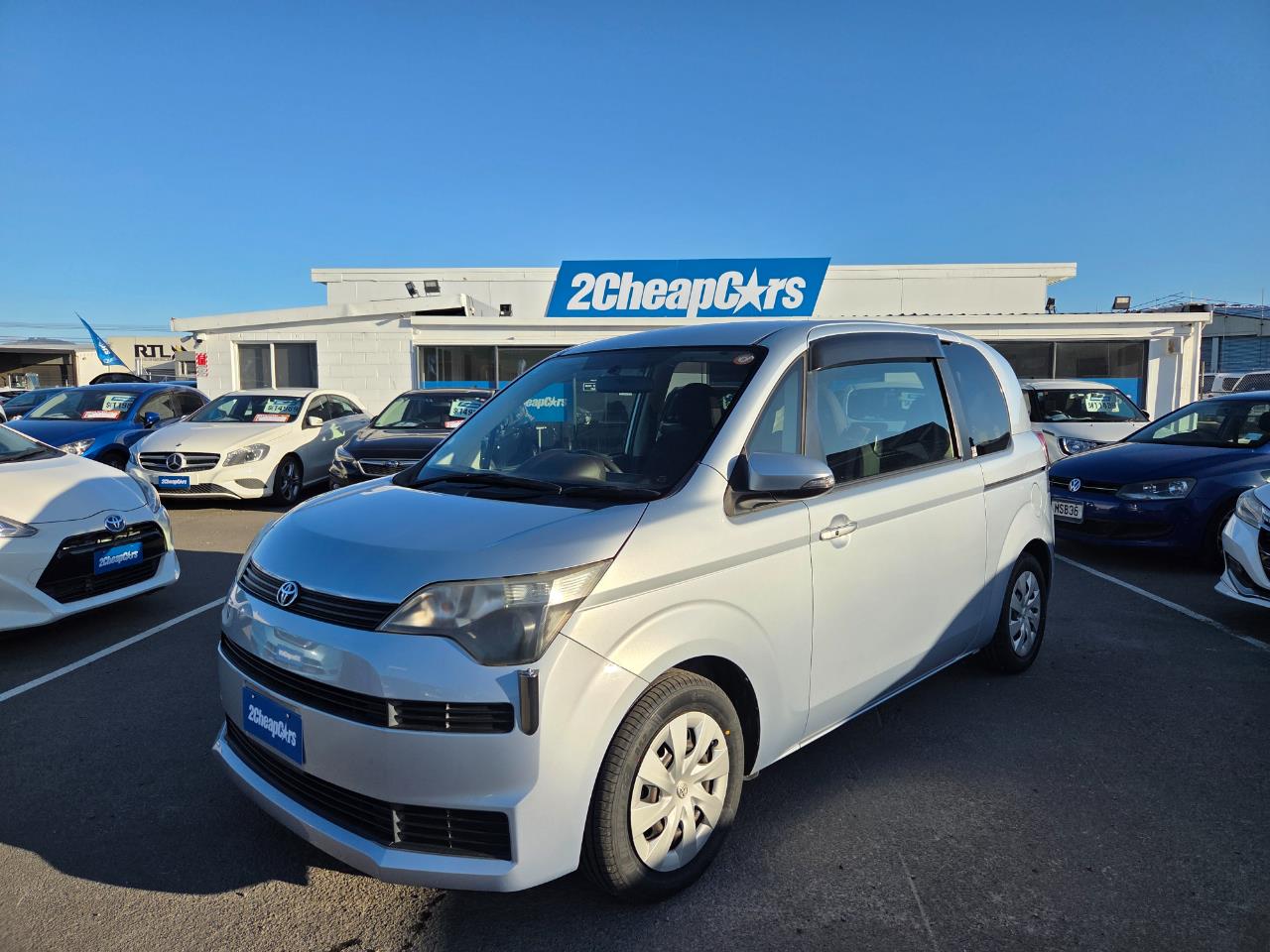 2013 Toyota SPADE  People Mover