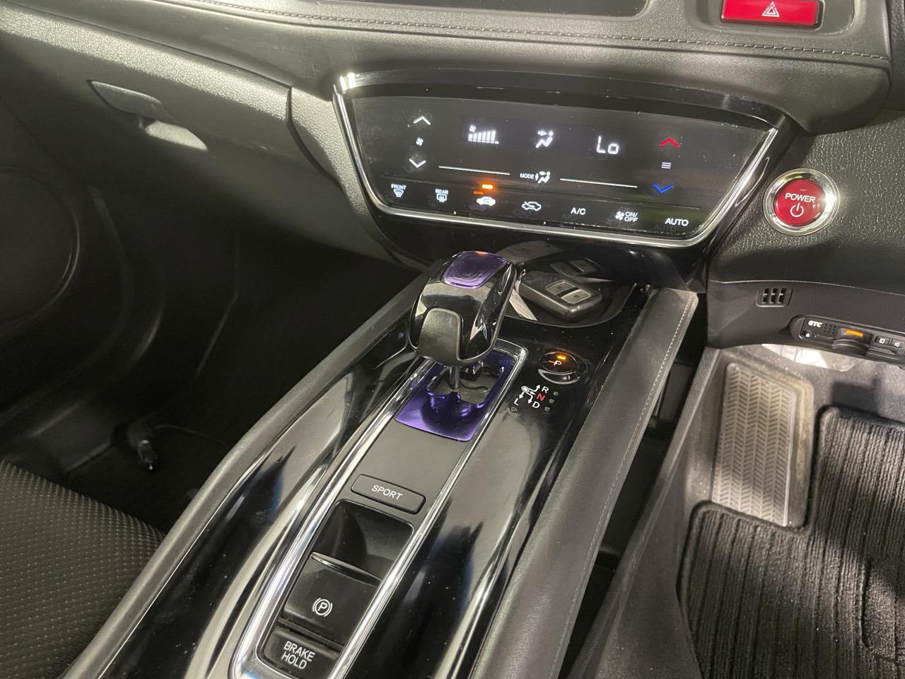 2013 Honda Vezel HYBIRID X RV/SUV REVERSING CAMERA + AUTO LIGHTS + PUSH START