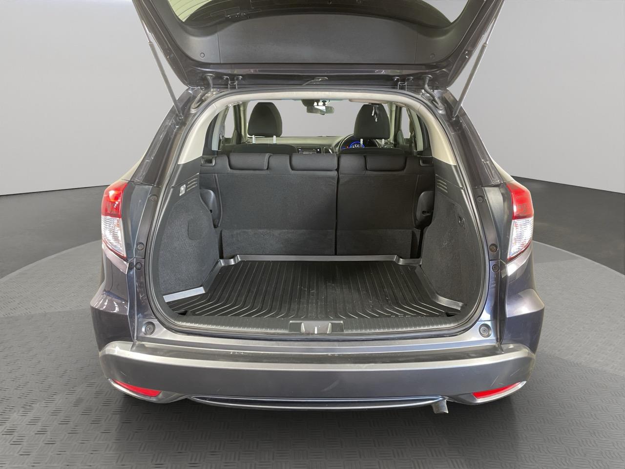 2013 Honda Vezel HYBIRID X RV/SUV REVERSING CAMERA + AUTO LIGHTS + PUSH START