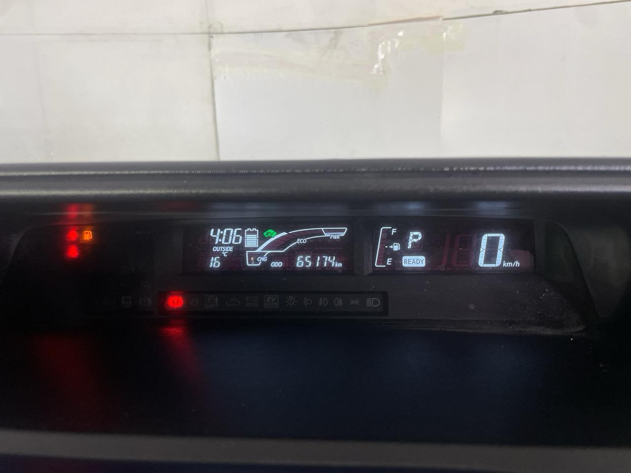 2015 Toyota Aqua Facelift Model S Hatchback REVERSING CAMERA + AUTO LIGHTS + PUSH BUTTON START