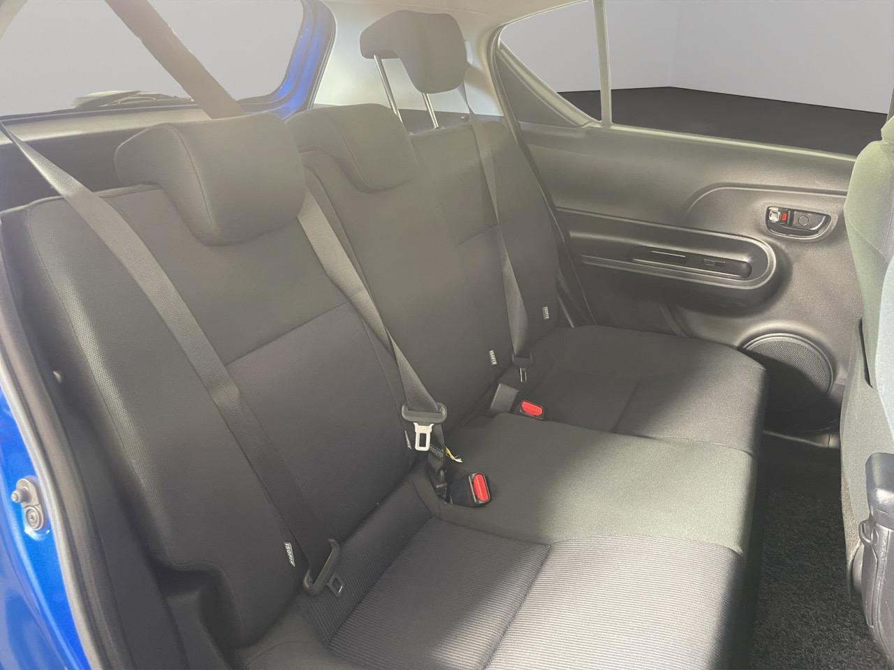 2015 Toyota Aqua Facelift Model S Hatchback REVERSING CAMERA + AUTO LIGHTS + PUSH BUTTON START