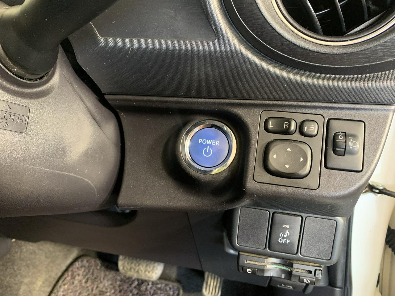 2014 Toyota Aqua G Hatchback PUSH BUTTON START + AUTO LIGHTS + REVERSING CAMERA