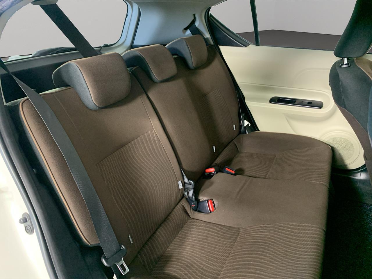 2014 Toyota Aqua G Hatchback PUSH BUTTON START + AUTO LIGHTS + REVERSING CAMERA