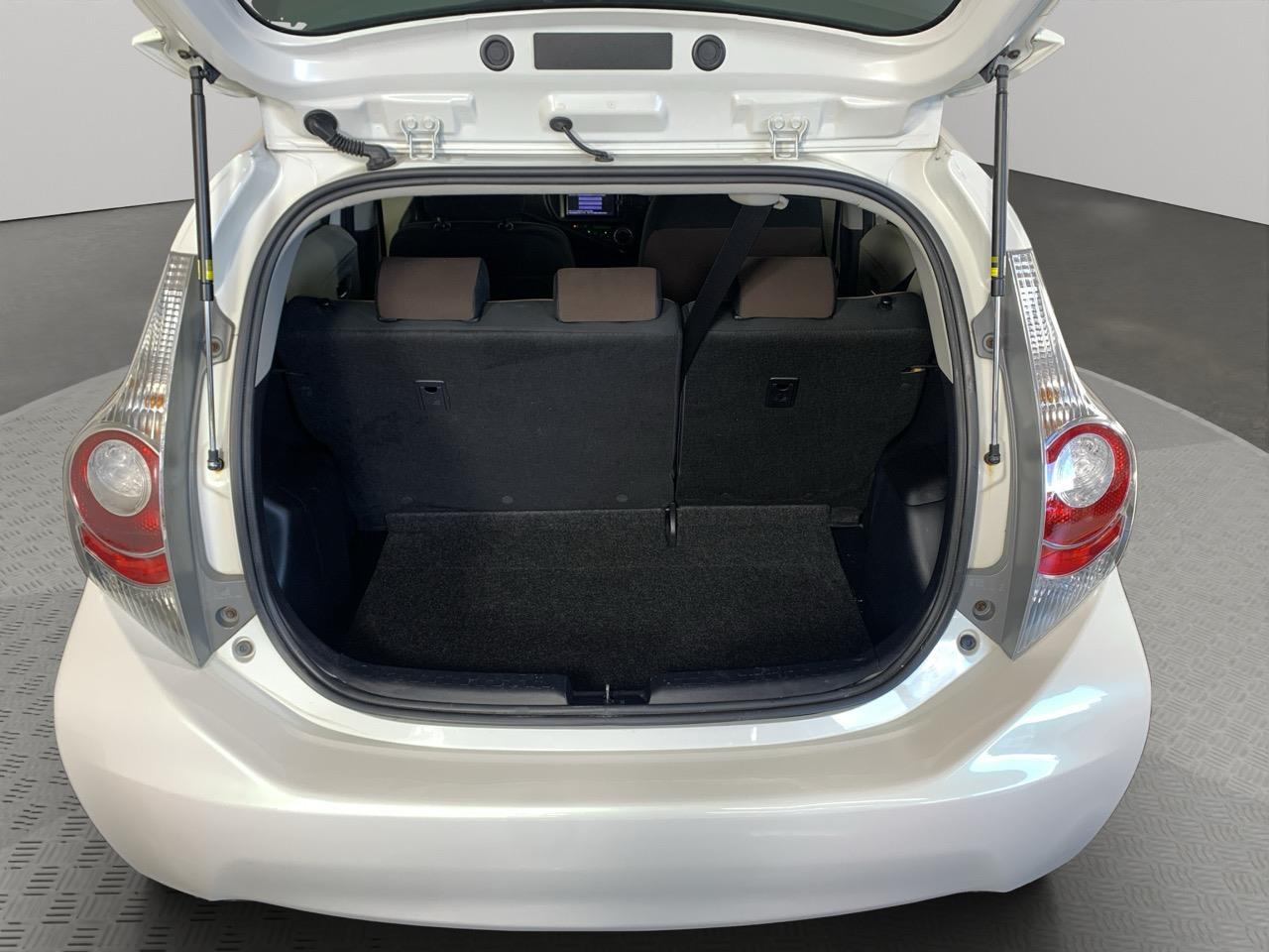 2014 Toyota Aqua G Hatchback PUSH BUTTON START + AUTO LIGHTS + REVERSING CAMERA