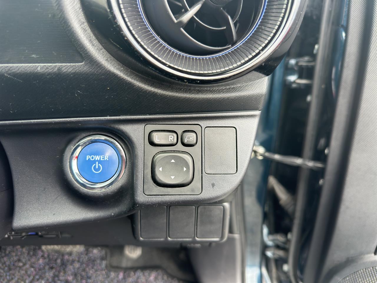 2017 Toyota Aqua S New Shape Hatchback SMART KEY + AUTO LIGHTS + GREAT FUEL EFFICIENCY