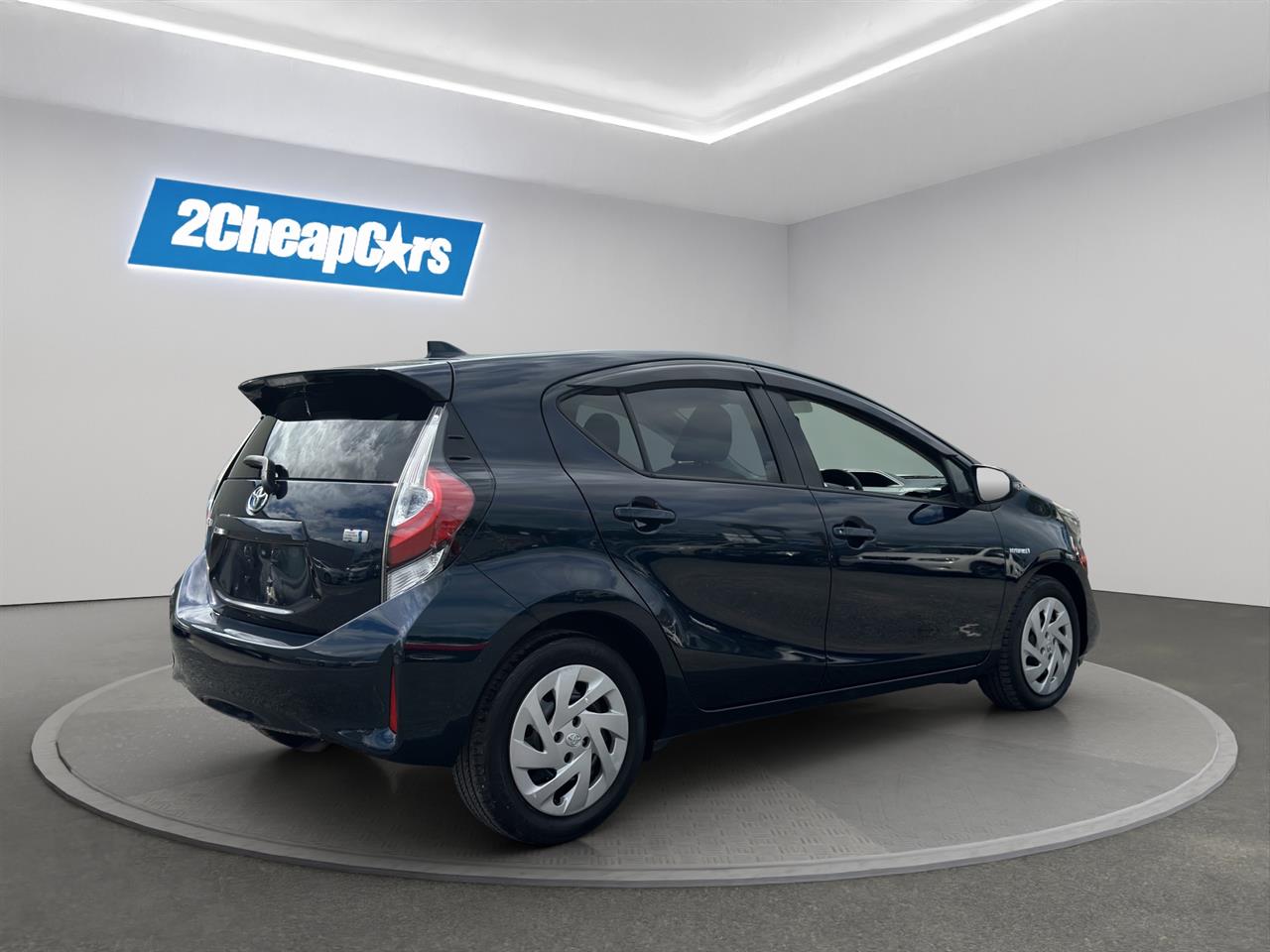 2017 Toyota Aqua S New Shape Hatchback SMART KEY + AUTO LIGHTS + GREAT FUEL EFFICIENCY