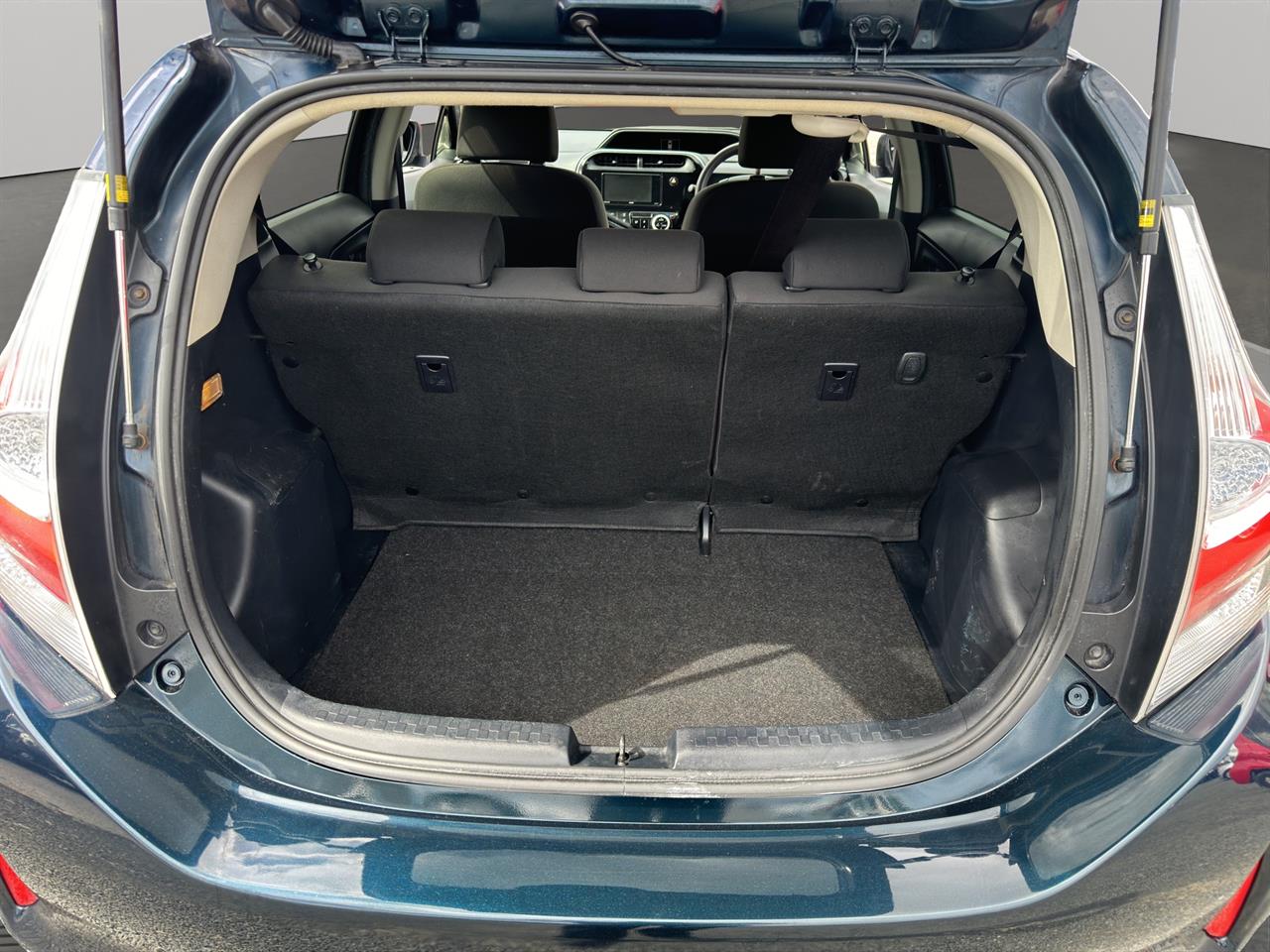 2017 Toyota Aqua S New Shape Hatchback SMART KEY + AUTO LIGHTS + GREAT FUEL EFFICIENCY