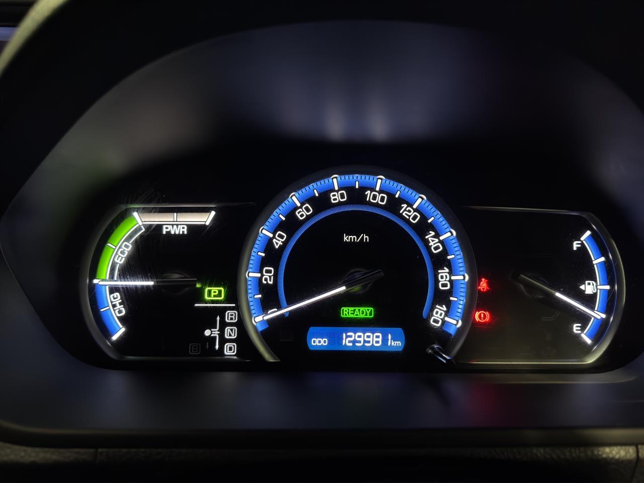 2014 Toyota Noah Hybrid G People Mover POWER SLIDING DOORS + REVERSING CAMERA