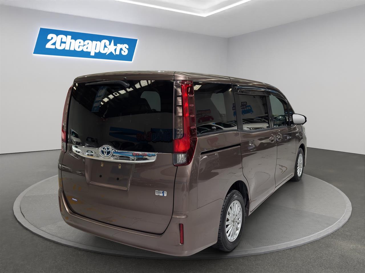 2014 Toyota Noah Hybrid G People Mover POWER SLIDING DOORS + REVERSING CAMERA