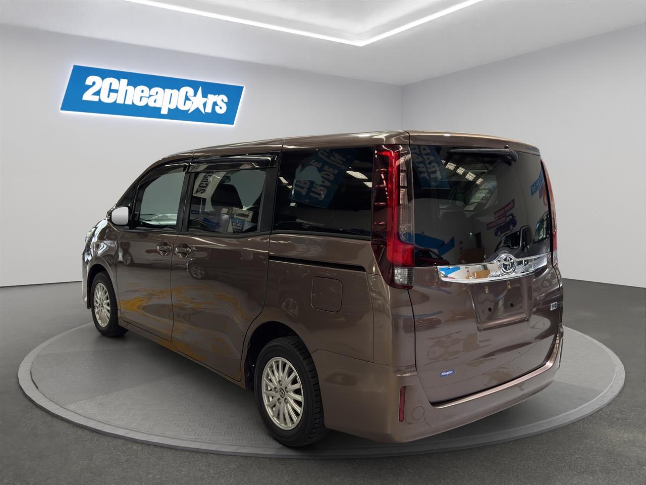 2014 Toyota Noah Hybrid G People Mover POWER SLIDING DOORS + REVERSING CAMERA