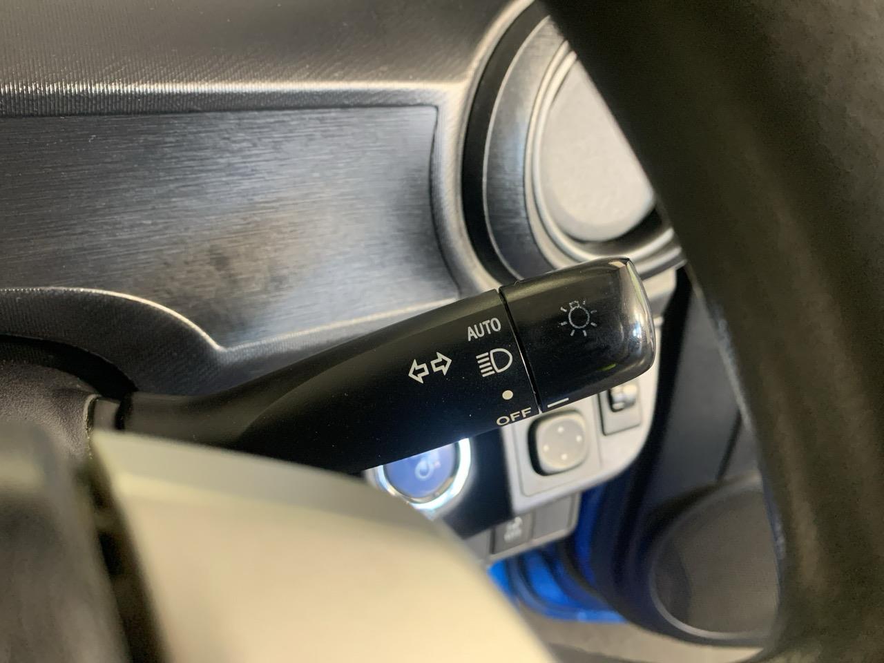 2014 Toyota Aqua S Hatchback PUSH BUTTON START + REVERSING CAMERA + AUTO LIGHTS