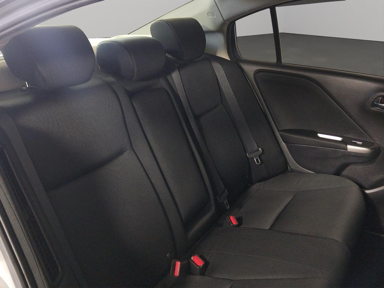 2017 Honda Grace Hybrid Sedan CRUISE CONTROL + REVERSING CAMERA