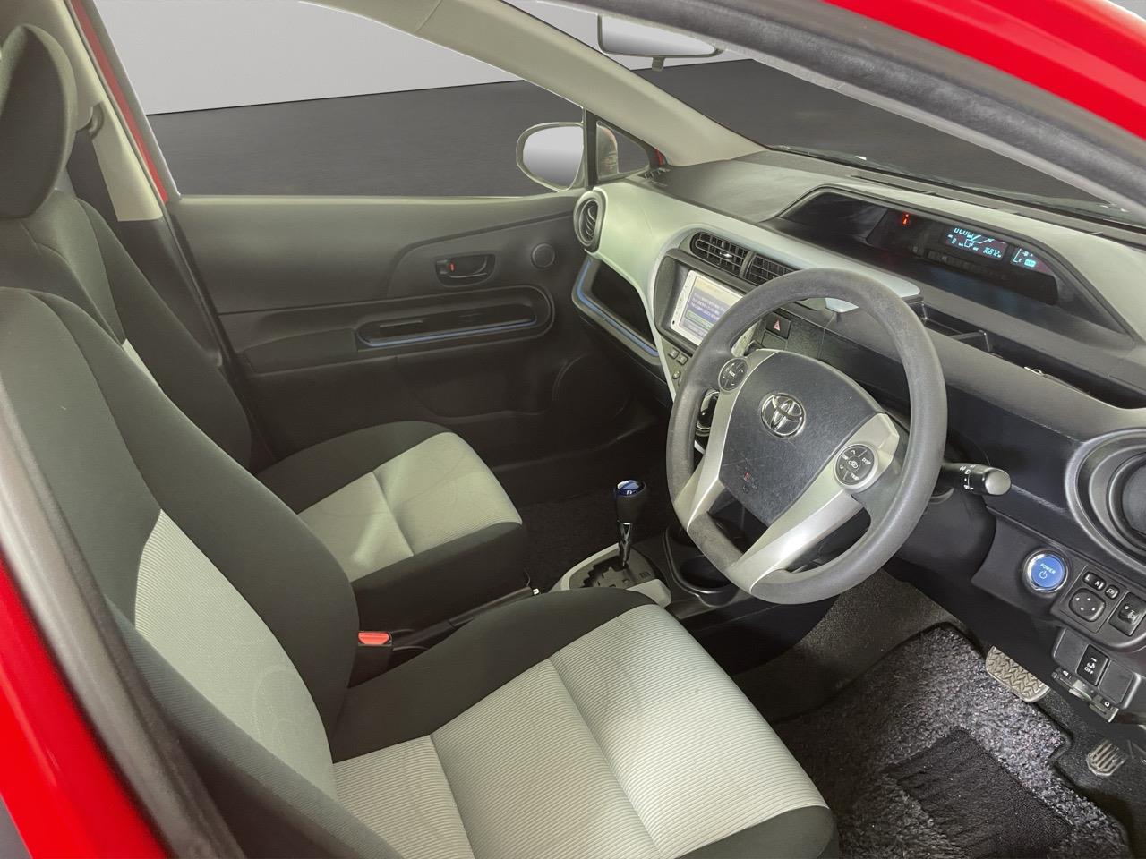 2014 Toyota Aqua S Hatchback LOW KMS + REVERSING CAMERA + AUTO LIGHTS 