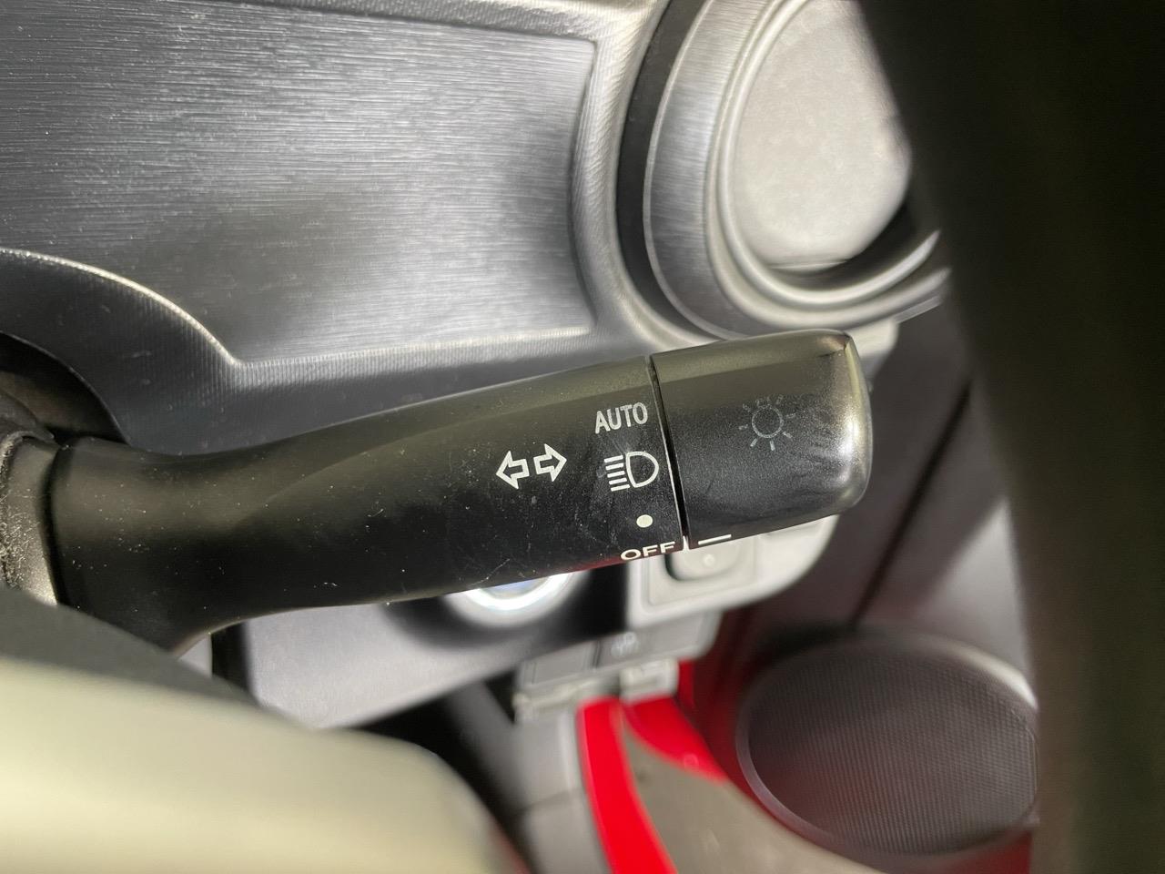 2014 Toyota Aqua S Hatchback LOW KMS + REVERSING CAMERA + AUTO LIGHTS 