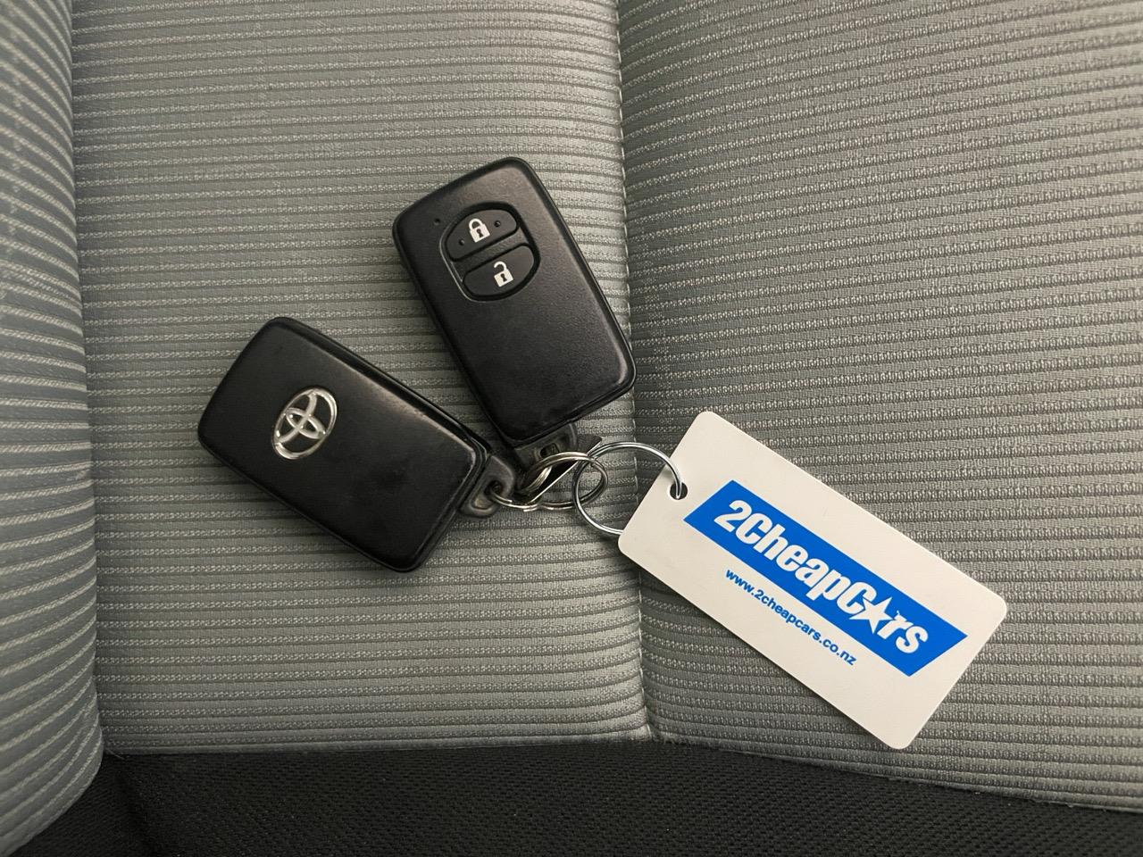 2014 Toyota Aqua S Hatchback LOW KMS + REVERSING CAMERA + AUTO LIGHTS 