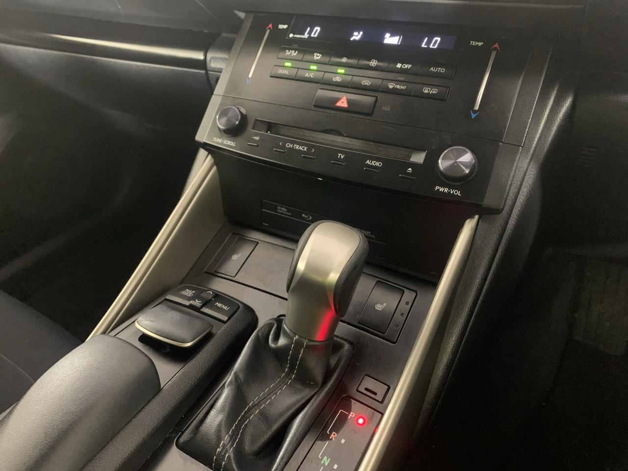 2013 Lexus IS 300H  Sedan HEATED SEATS + PUSH START + PADDLE SHIFT