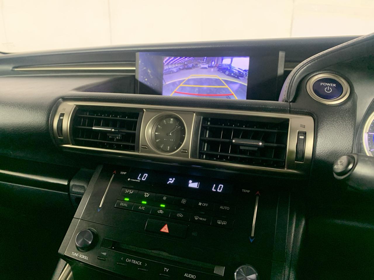 2013 Lexus IS 300H  Sedan HEATED SEATS + PUSH START + PADDLE SHIFT