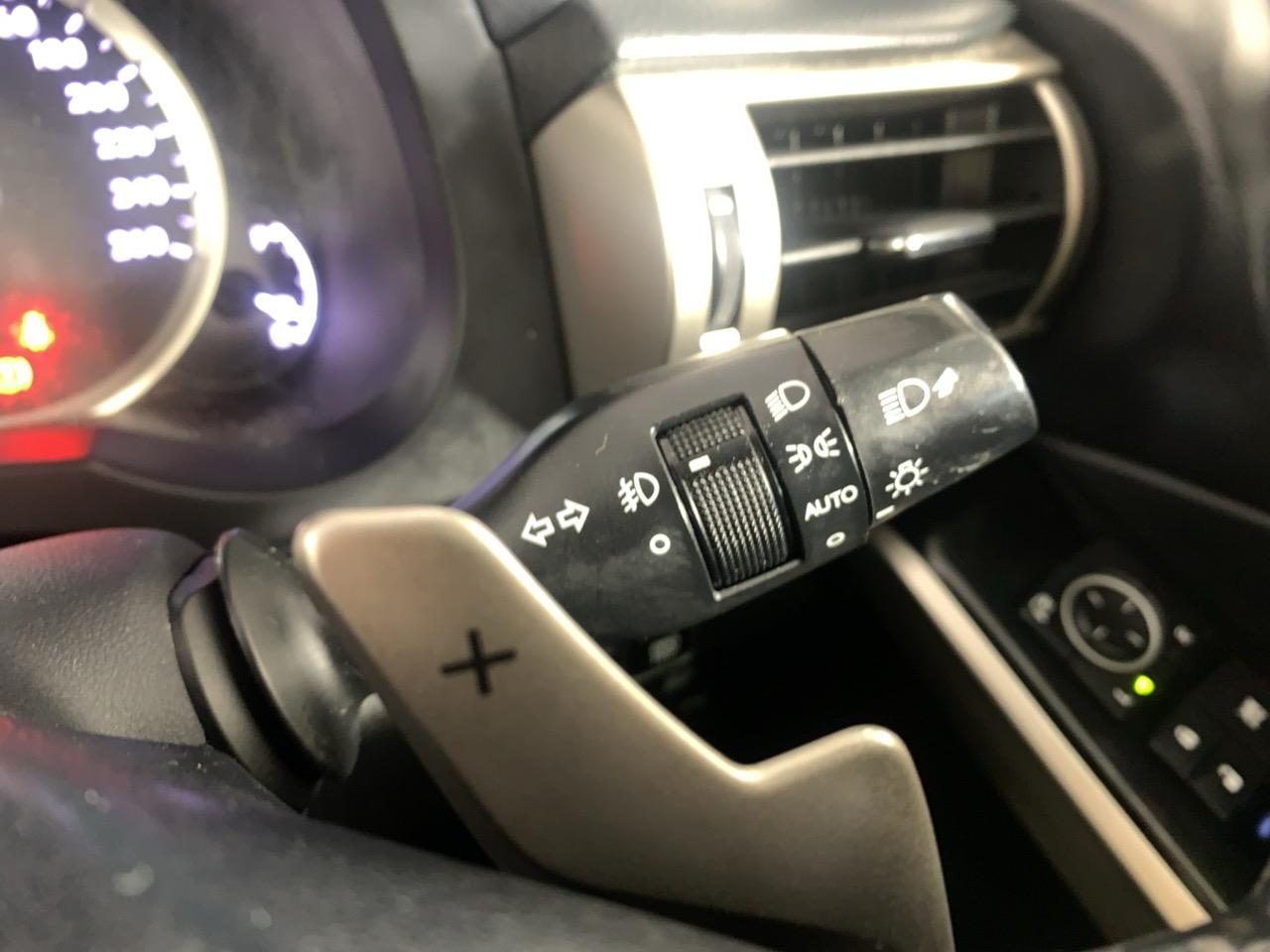 2013 Lexus IS 300H  Sedan HEATED SEATS + PUSH START + PADDLE SHIFT