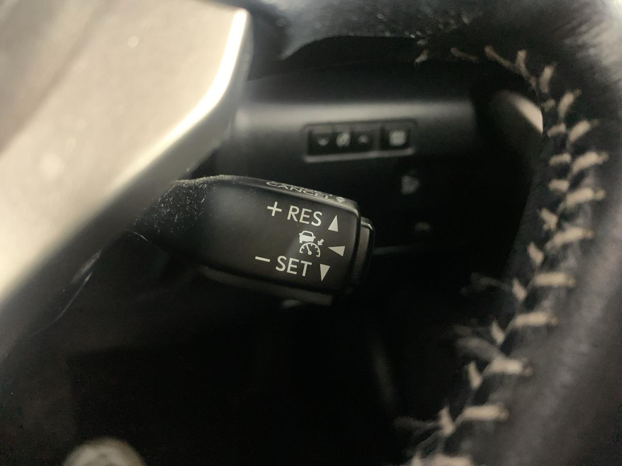 2013 Lexus IS 300H  Sedan HEATED SEATS + PUSH START + PADDLE SHIFT