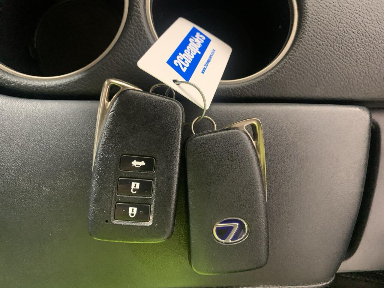 2013 Lexus IS 300H  Sedan HEATED SEATS + PUSH START + PADDLE SHIFT