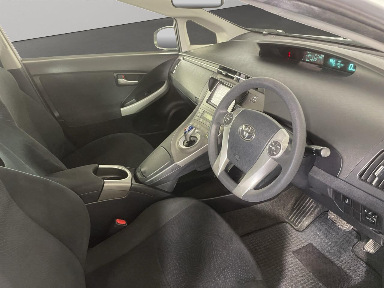 2014 Toyota Prius S Hatchback AUTO LIGHTS + PUSH START