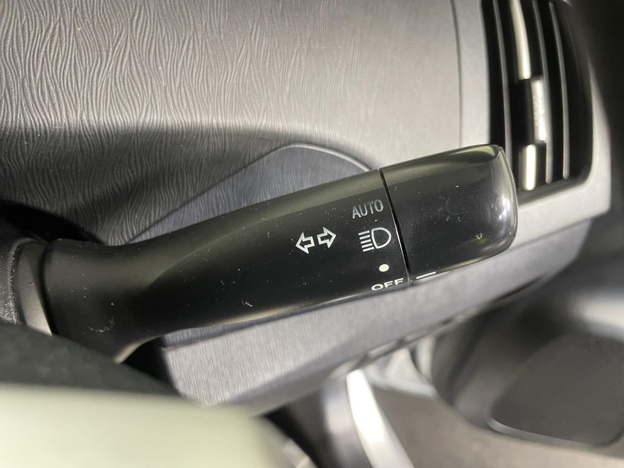 2014 Toyota Prius S Hatchback AUTO LIGHTS + PUSH START