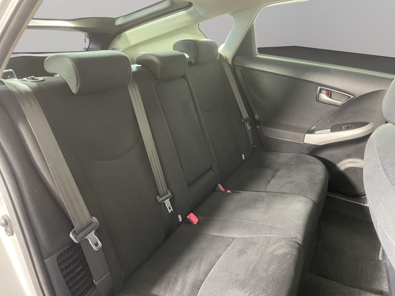 2014 Toyota Prius S Hatchback AUTO LIGHTS + PUSH START