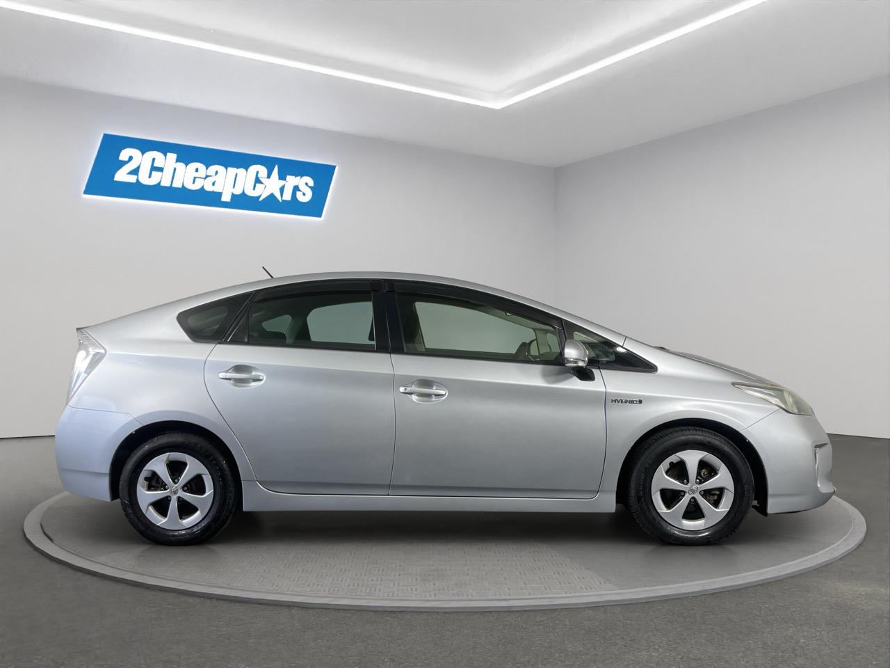 2014 Toyota Prius S Hatchback AUTO LIGHTS + PUSH START