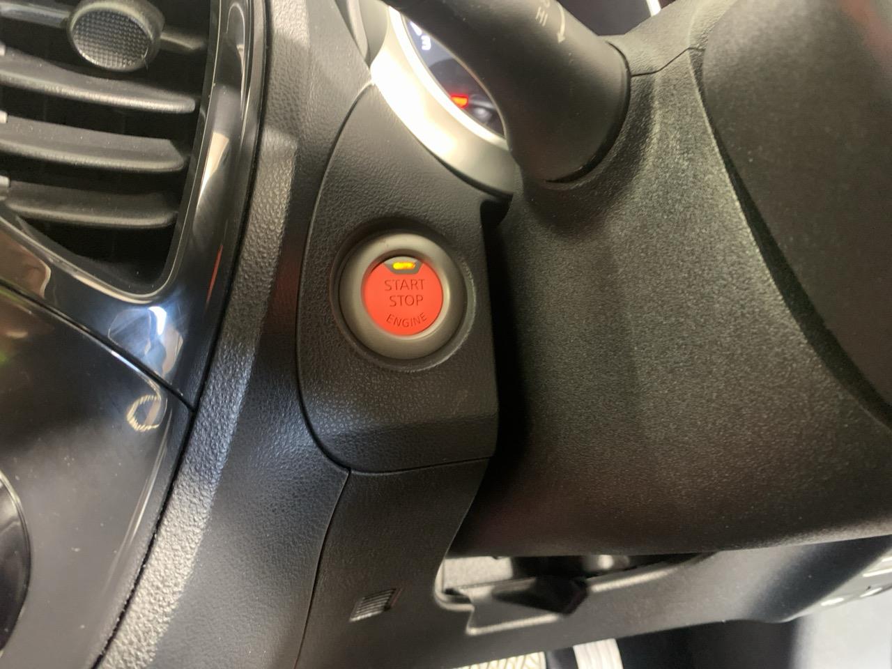 2014 Nissan Juke  RV/SUV LOW KMS + PUSH BUTTON START + AUTO LIGHTS 