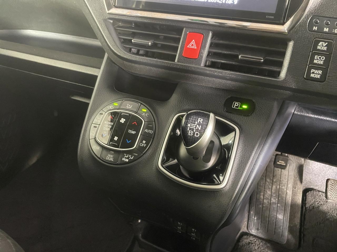 2015 Toyota Voxy HYBRID V People Mover ELECTRIC SLIDING DOORS + REVERSING CAMERA