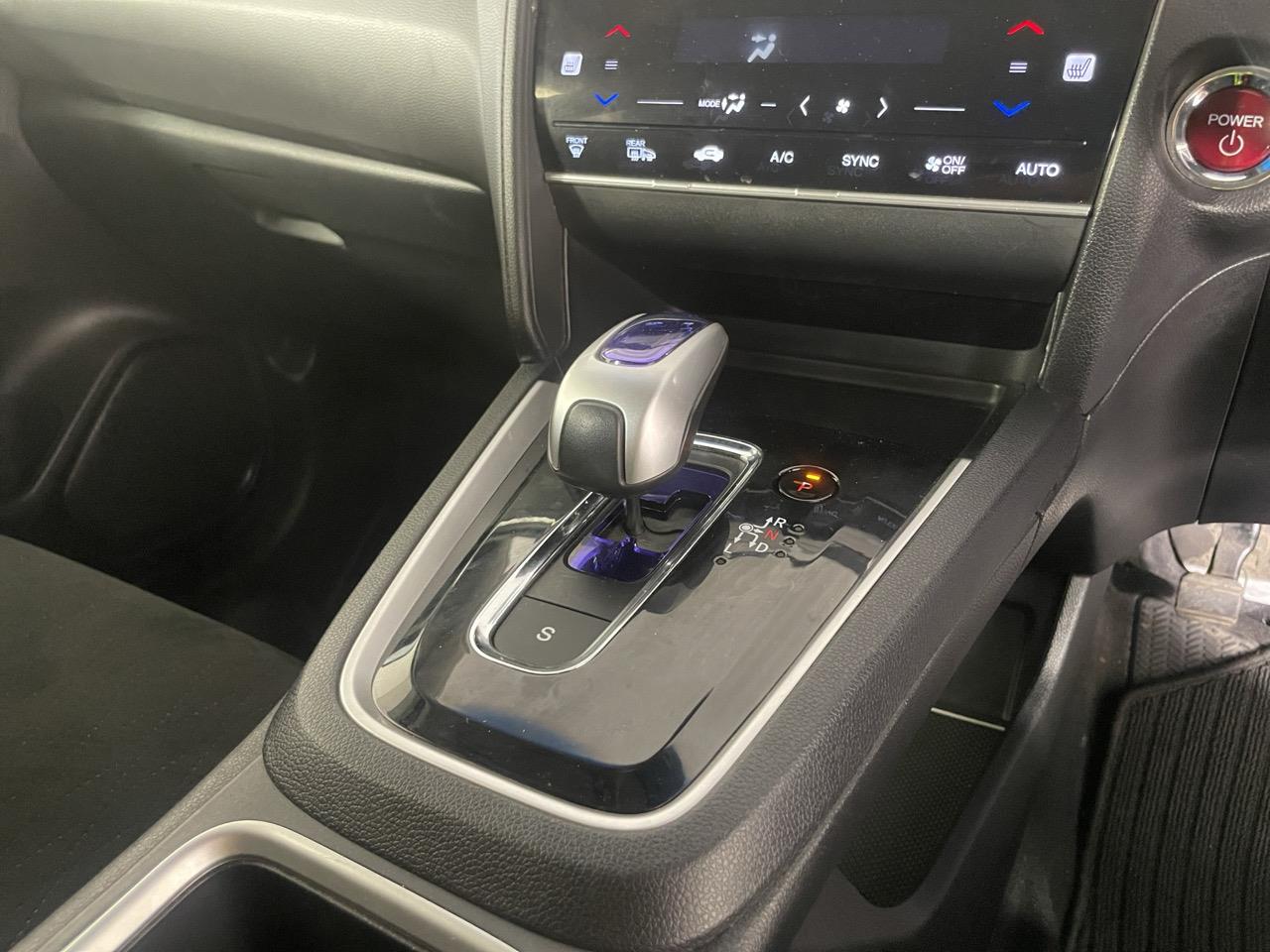 2015 Honda Fit Jazz Hybrid New Shape Station Wagon REVERSING CAMERA + PUSH START + PADDLE SHIFT