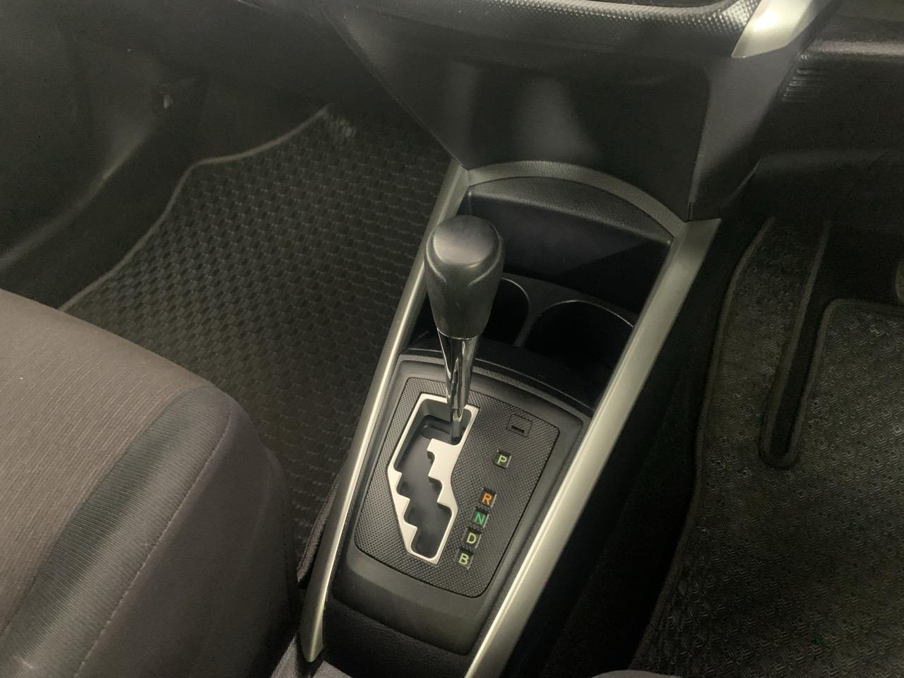 2015 Toyota Corolla Fielder Hybrid Station Wagon AUTO LIGHTS + ROOF RACK + GREAT SPACE