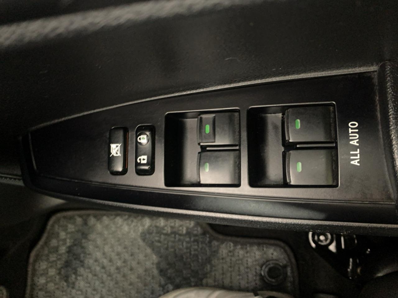 2015 Toyota Corolla Fielder Hybrid Station Wagon AUTO LIGHTS + ROOF RACK + GREAT SPACE