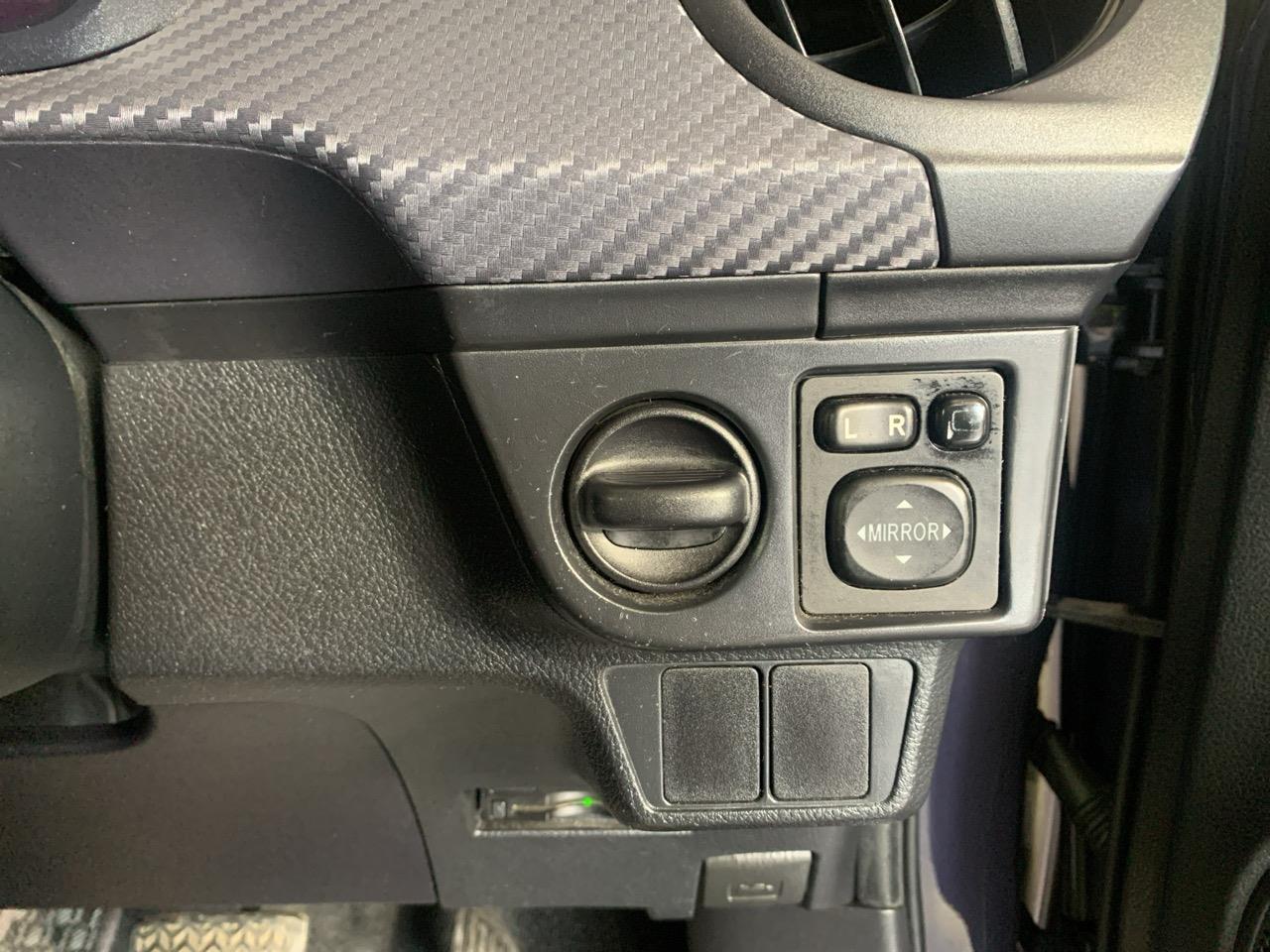 2015 Toyota Corolla Fielder Hybrid Station Wagon AUTO LIGHTS + ROOF RACK + GREAT SPACE