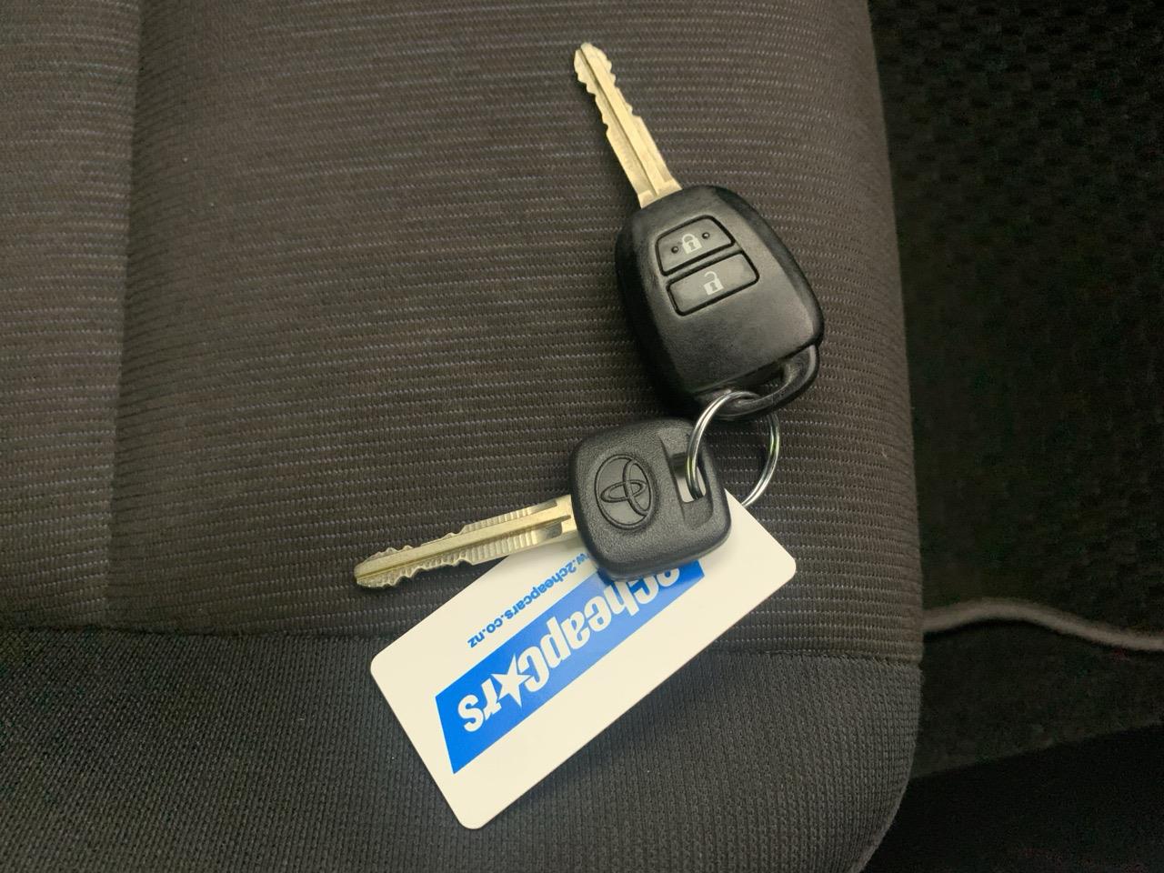 2015 Toyota Corolla Fielder Hybrid Station Wagon AUTO LIGHTS + ROOF RACK + GREAT SPACE