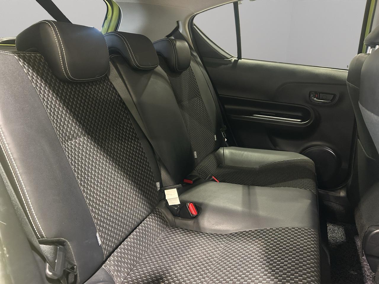 2016 Toyota Aqua X-URBAN Hatchback PUSH BUTTON START + AUTO LIGHTS + REVERSING CAMERA