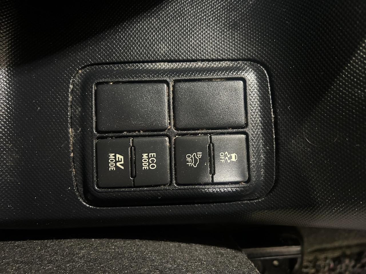 2016 Toyota Aqua X-URBAN Hatchback PUSH BUTTON START + AUTO LIGHTS + REVERSING CAMERA