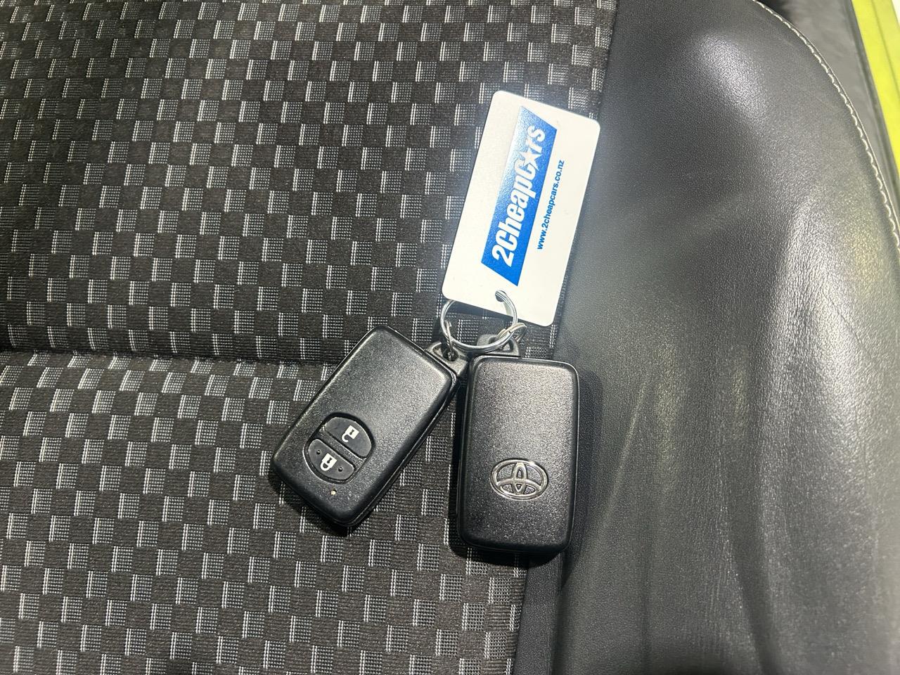 2016 Toyota Aqua X-URBAN Hatchback PUSH BUTTON START + AUTO LIGHTS + REVERSING CAMERA