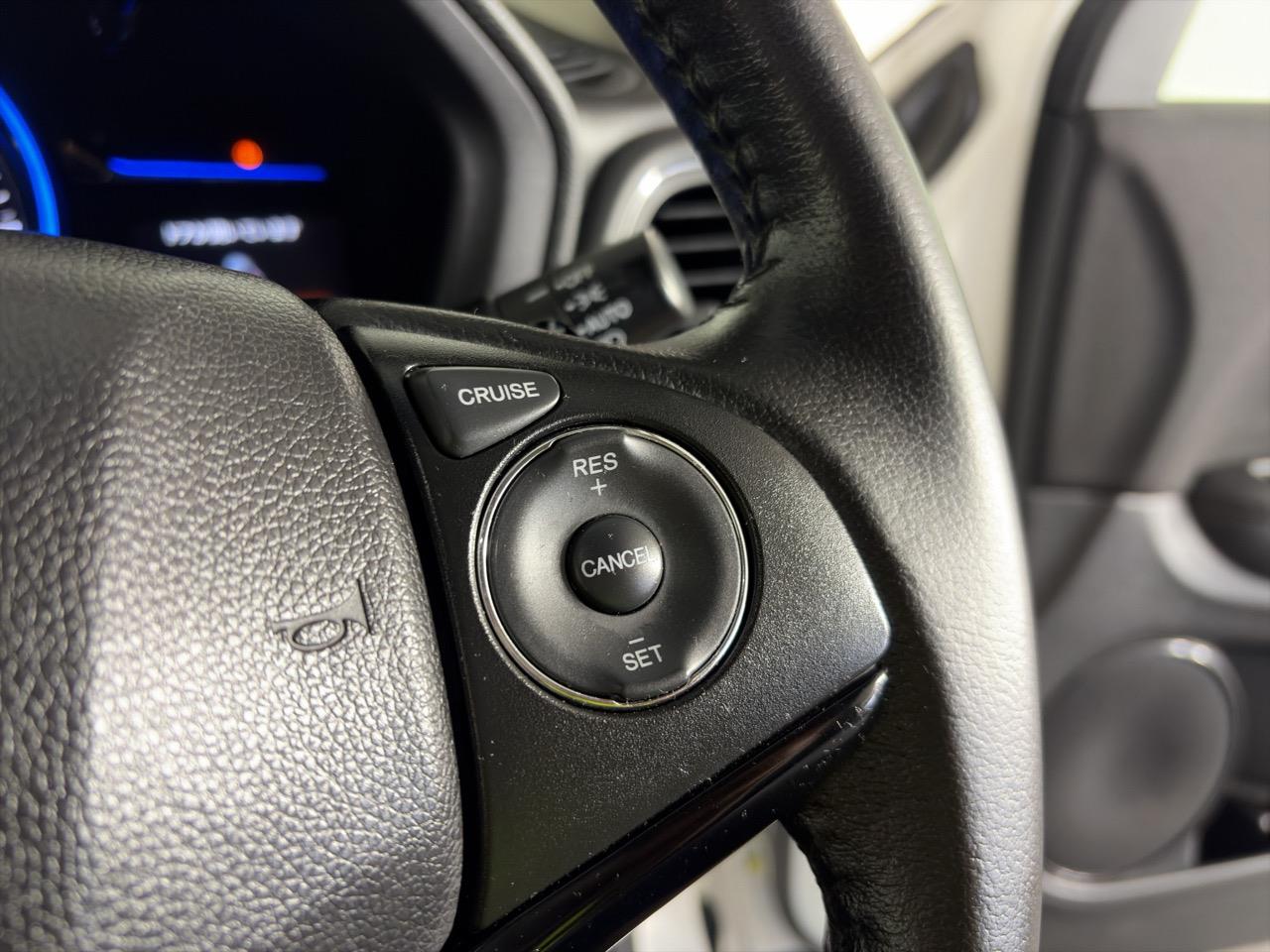 2014 Honda Vezel HYBIRID X RV/SUV CRUISE CONTROL + REVERSING CAMERA + AUTO LIGHTS