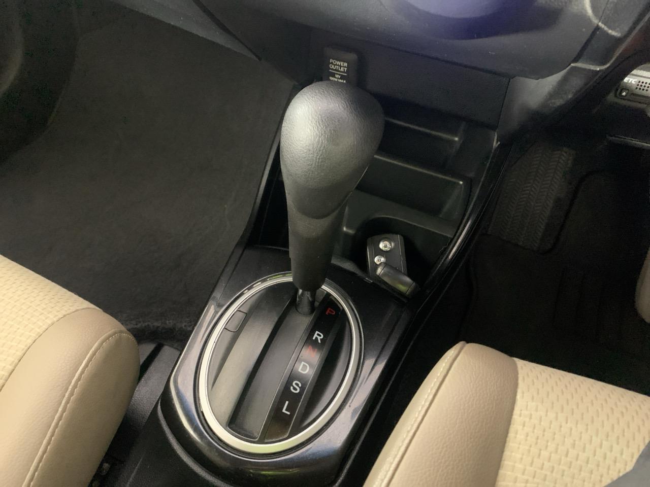 2013 Honda Fit SHUTTLE HYBRID Station Wagon AUTO LIGHTS + KEYLESS ENTRY + GREAT SPACE