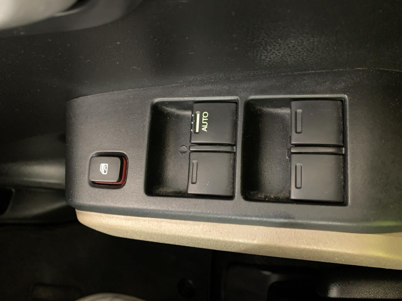 2013 Honda Fit SHUTTLE HYBRID Station Wagon AUTO LIGHTS + KEYLESS ENTRY + GREAT SPACE