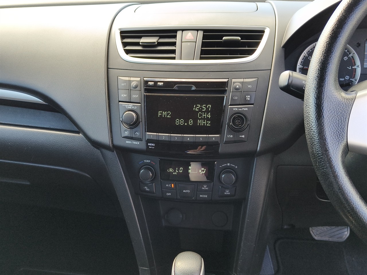 2014 Suzuki Swift 1.2 XG Hatchback PUSH BUTTON START + SMART KEYS