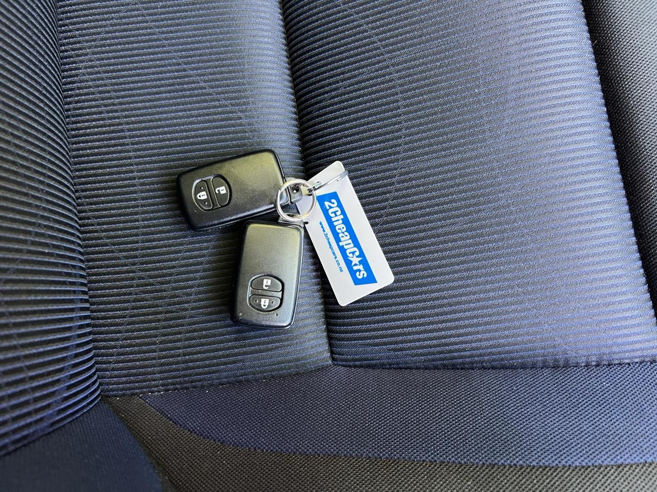 2017 Toyota Aqua New Shape G Hatchback PUSH BUTTON START + AUTO LIGHTS + REVERSING CAMERA