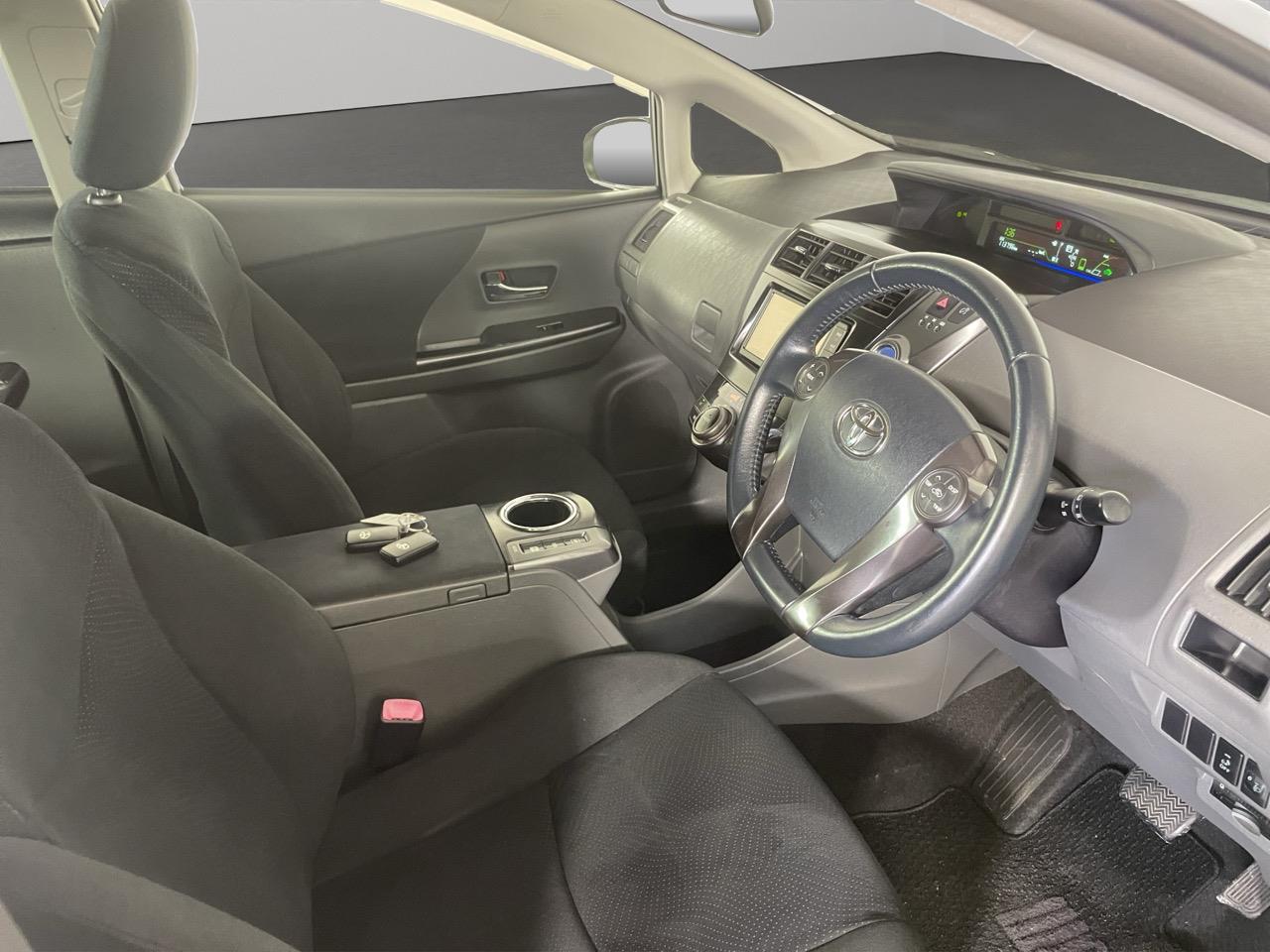 2014 Toyota Prius Alpha S Station Wagon REVERSING CAMERA + SMART KEY + AUTO LIGHTS