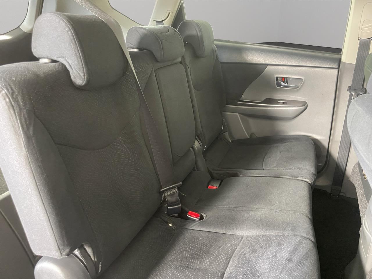 2014 Toyota Prius Alpha S Station Wagon REVERSING CAMERA + SMART KEY + AUTO LIGHTS