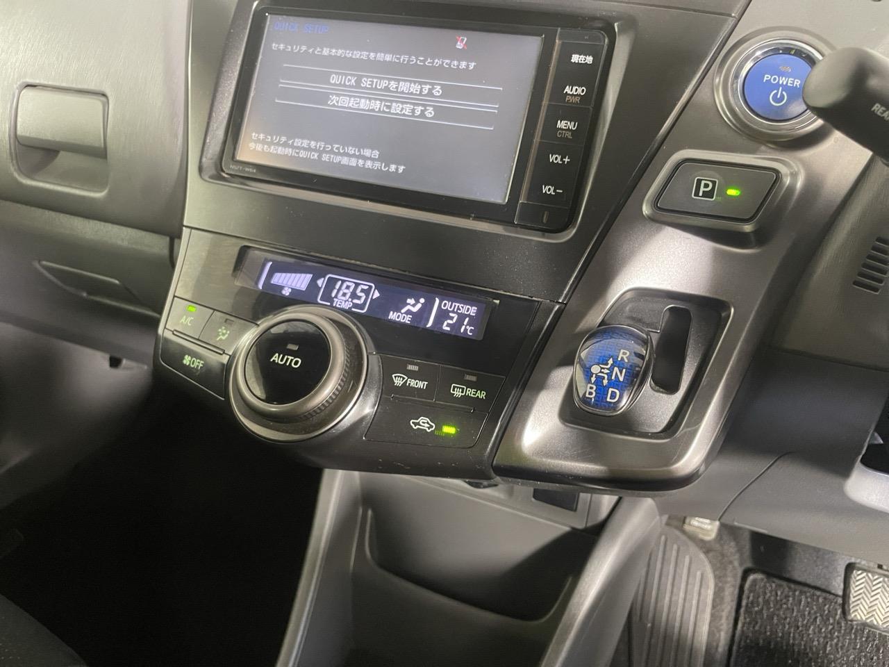 2014 Toyota Prius Alpha S Station Wagon REVERSING CAMERA + SMART KEY + AUTO LIGHTS