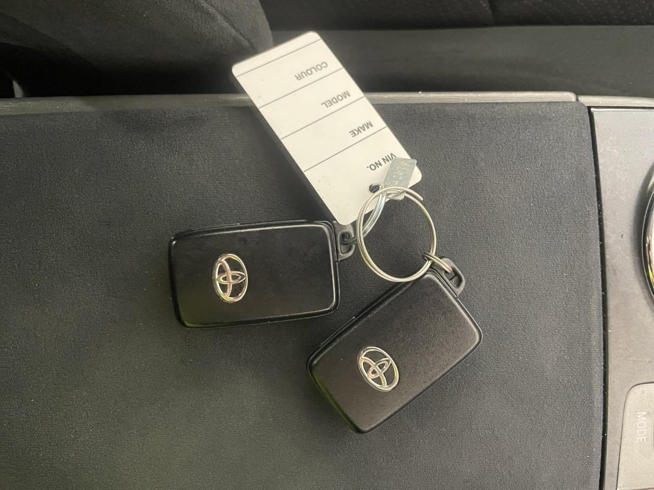 2014 Toyota Prius Alpha S Station Wagon REVERSING CAMERA + SMART KEY + AUTO LIGHTS