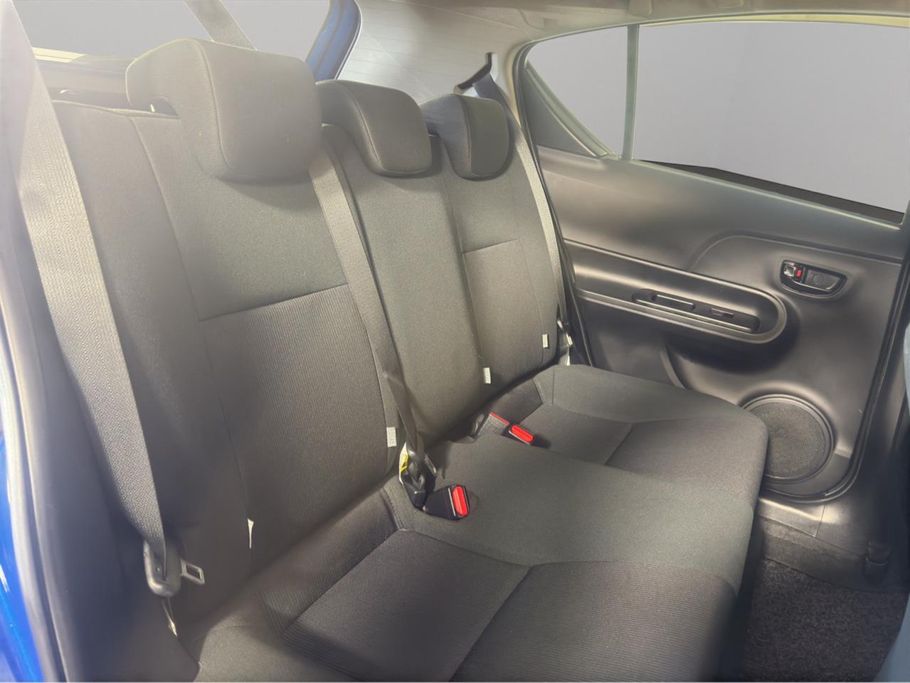 2015 Toyota Aqua Facelift Model S Hatchback REVERSING CAMERA + AUTO LIGHTS + PUSH BUTTON START