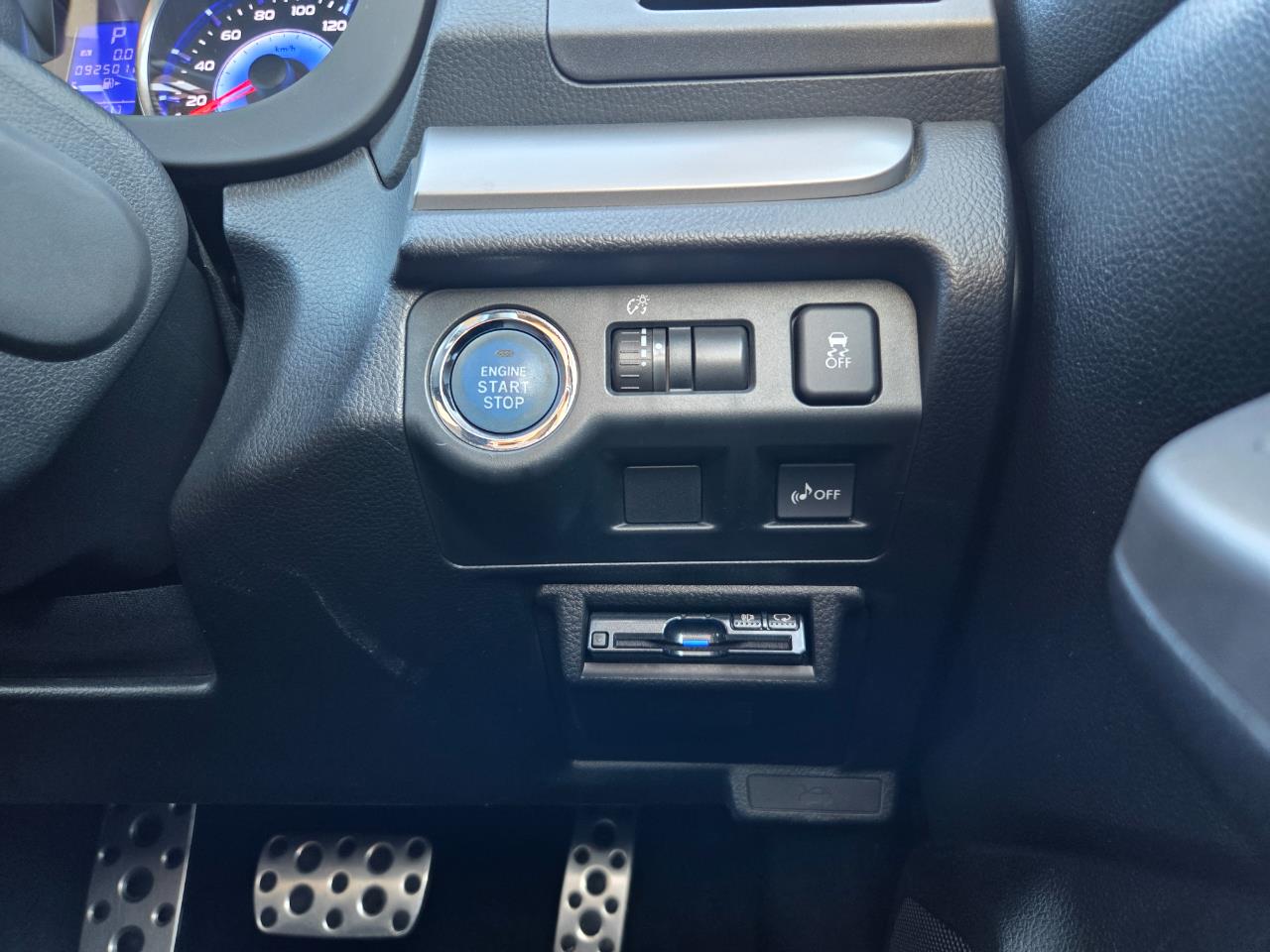 2014 Subaru XV HYBRID 2.0 L EYESIGHT AWD Hatchback AWD + CRUISE CONTROL + PADDLE SHIFT