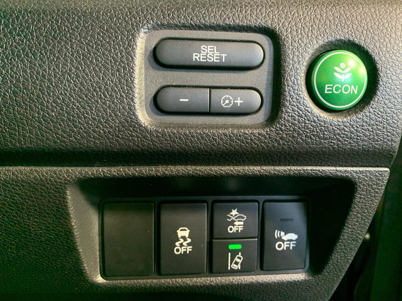 2015 Honda JADE Honda Sensing Hybrid People Mover REVESING CAMERA + CRUISE CONTROL + HONDA SENSING